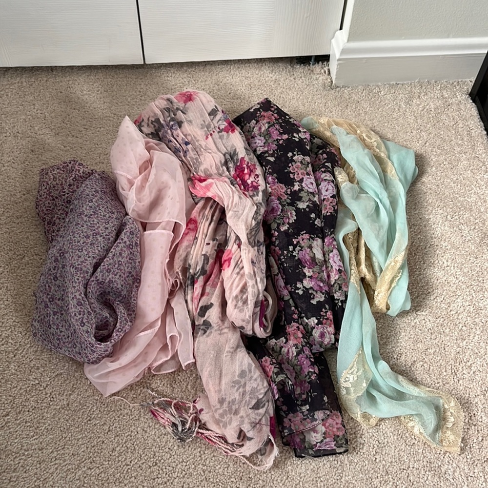 Bundle of 5 scarves
